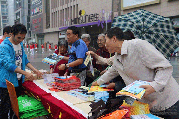 西玛集团参加“西安市二00六年春节向城乡特困户送温暖、献爱心联合大行动”活动。