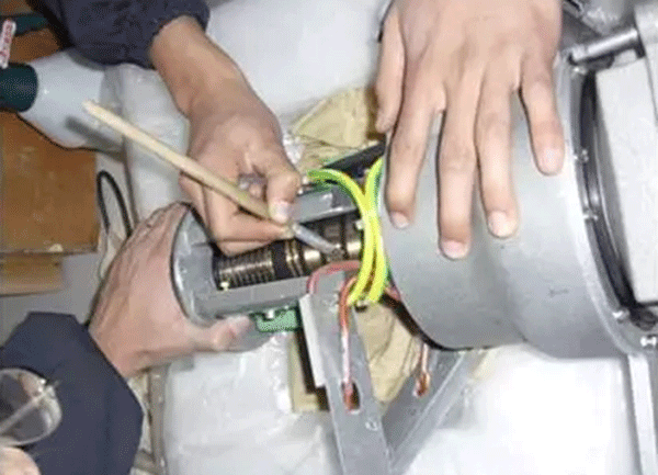 西安电机厂关于电机滑环的维护保养方法分享。